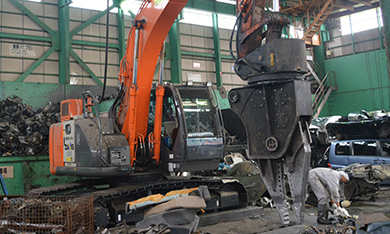 作業効率を考え、ニプラを用いて取り外しています