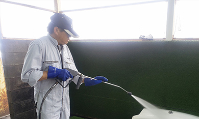 取り外したパーツはきれいに洗浄します